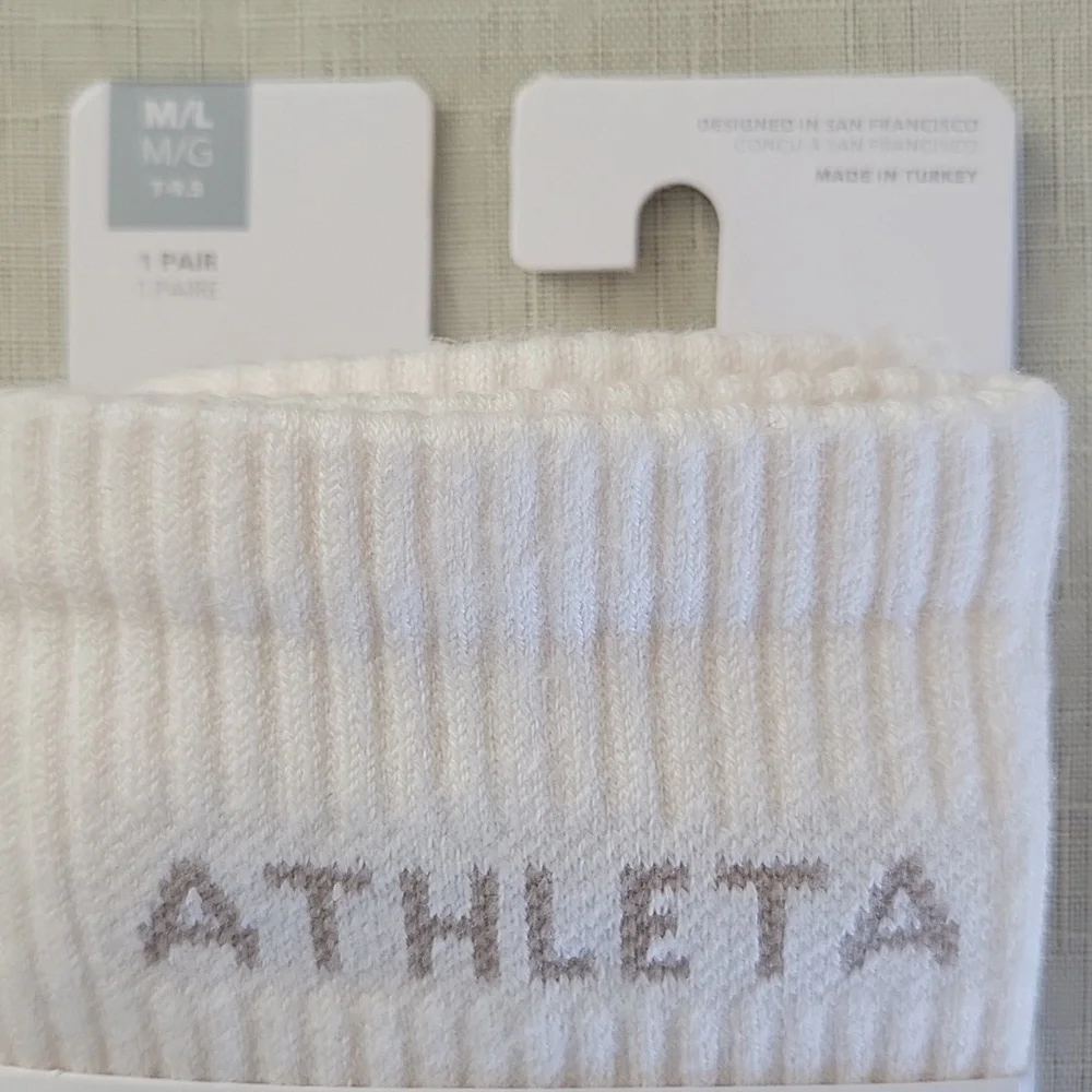 ATHLETA Everyday Crew Socks White M/L 7-9.5 Organic Cotton Gym Outdoor New NWT